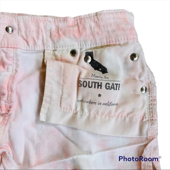 AG Daisy Low Rise Shorts in Pink Tye Dye AG size 25