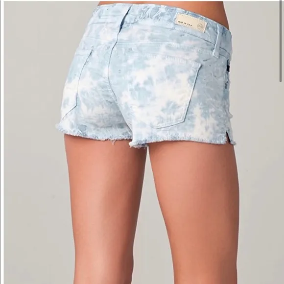 AG Daisy Low Rise Shorts in Pink Tye Dye AG size 25