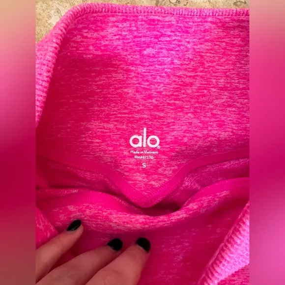 Alo Yoga Aura Pink Small Shorts. 💓🌸