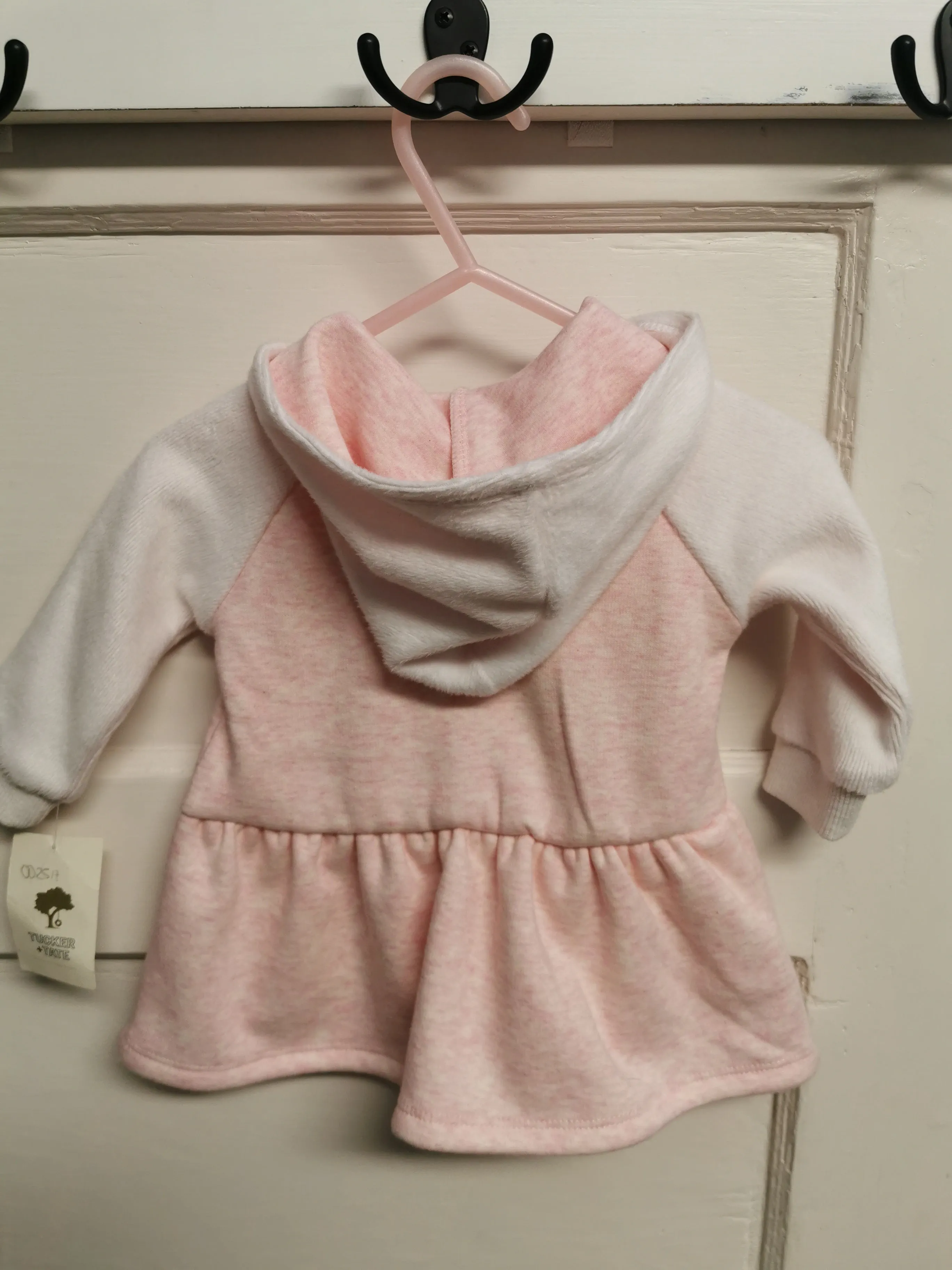 BABY GIRL SIZE 6 MONTHS - TUCKER & TATE, Silky Soft Pullover Hoodie NWT B31