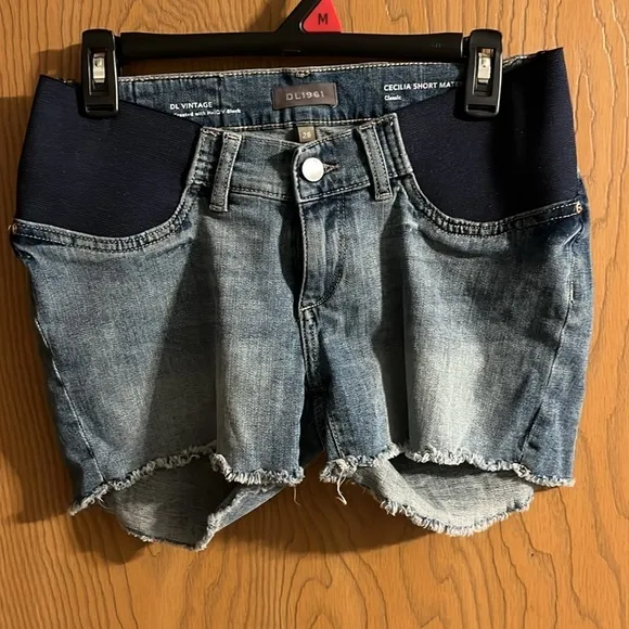 DL1961 Cecilia Classic Under the Belly Maternity Shorts Size 26