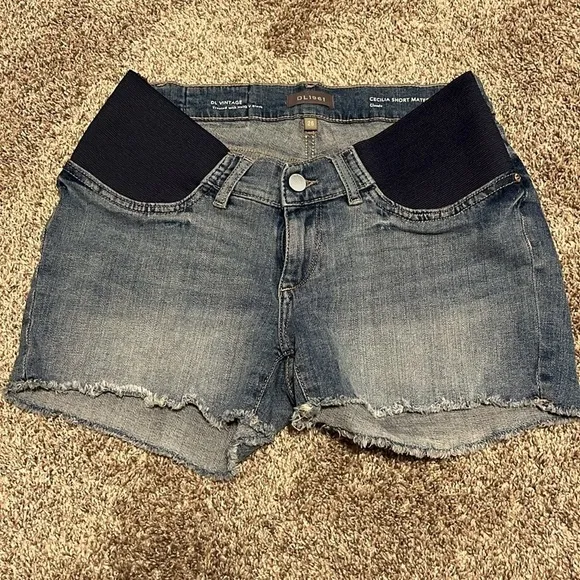 DL1961 Cecilia Classic Under the Belly Maternity Shorts Size 26