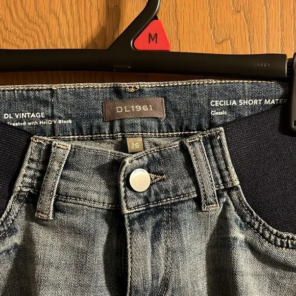 DL1961 Cecilia Classic Under the Belly Maternity Shorts Size 26