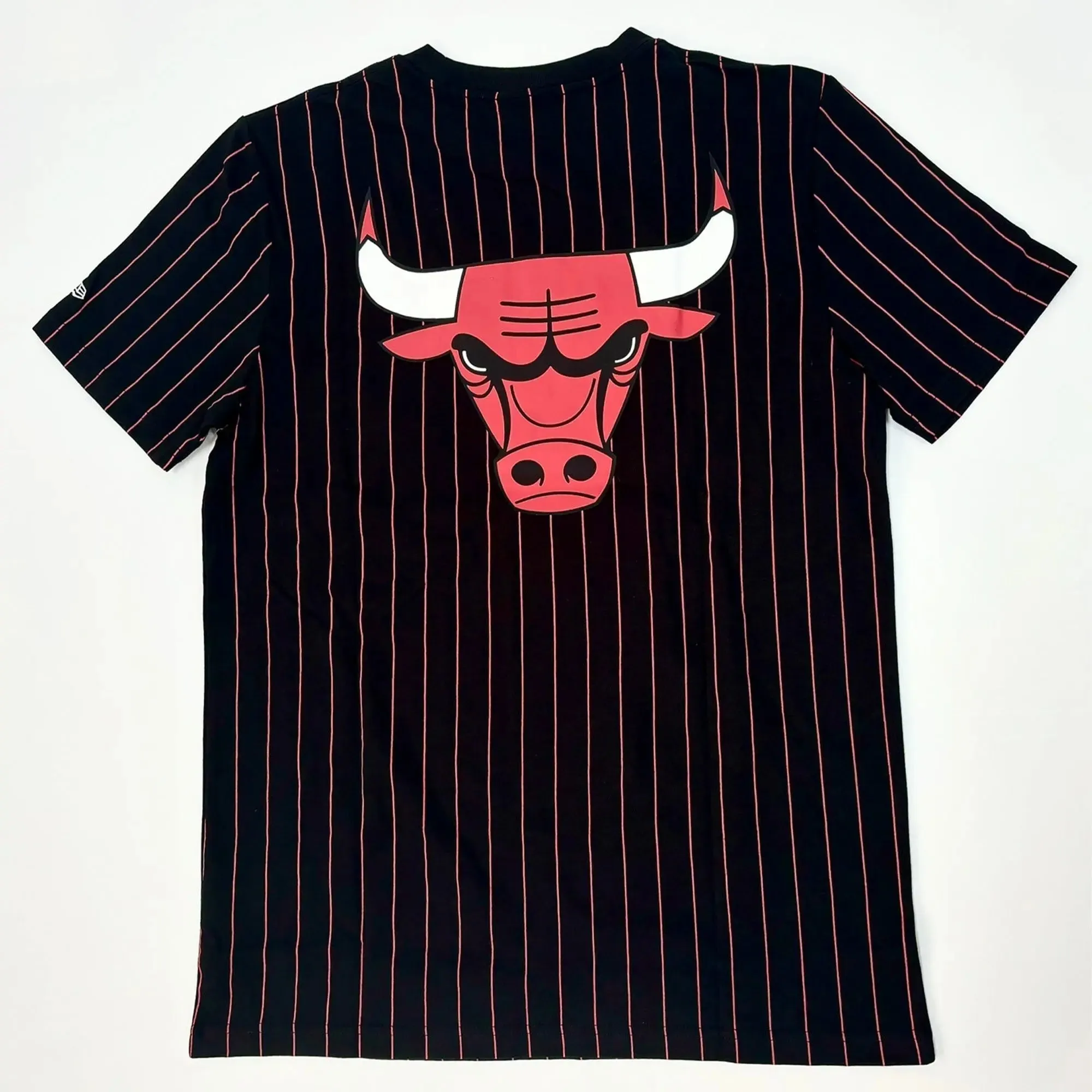 New Era Men Chicago Bulls Pinstripe Tee (Black)