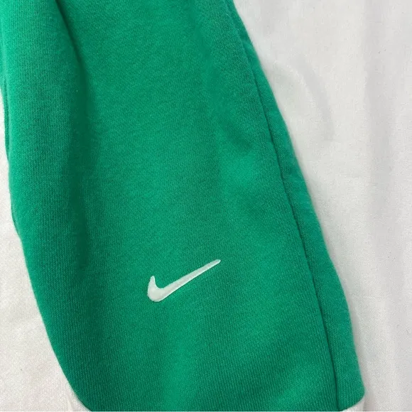 Nike Color Clash Green and White Fleece Be As You Are Gym Clover Shorts Size XS