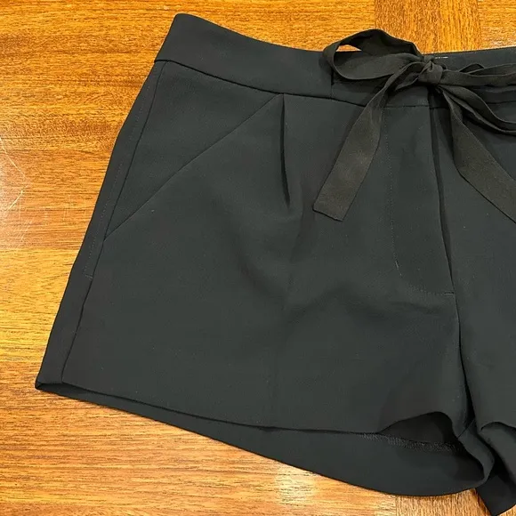 NWOT Aritzia Wilfred Exergue Short, Black, Size 4