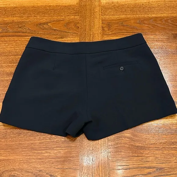 NWOT Aritzia Wilfred Exergue Short, Black, Size 4