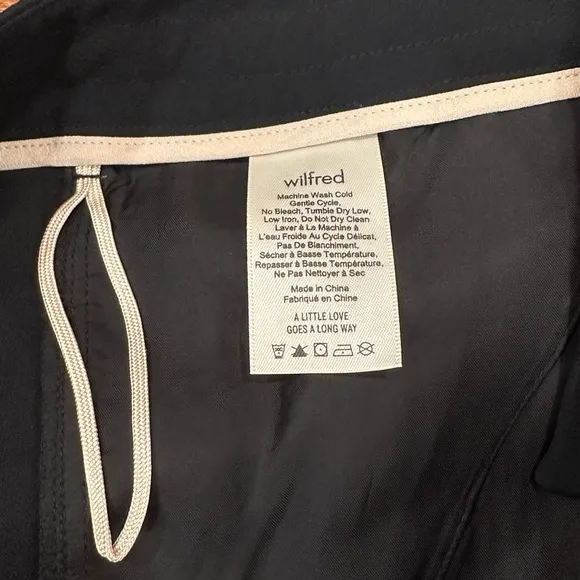 NWOT Aritzia Wilfred Exergue Short, Black, Size 4