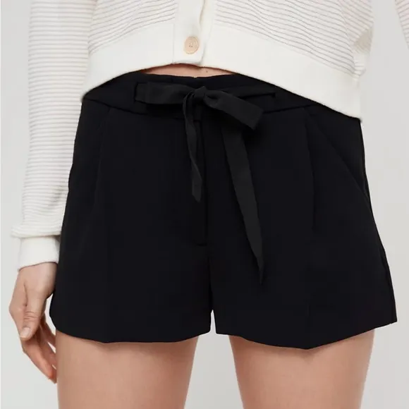 NWOT Aritzia Wilfred Exergue Short, Black, Size 4