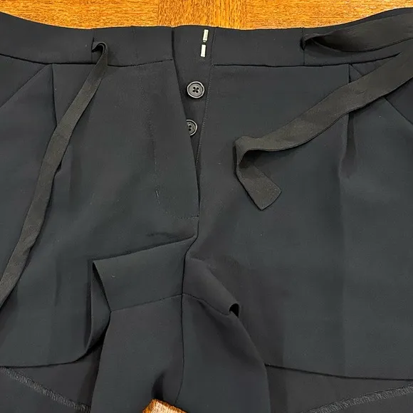 NWOT Aritzia Wilfred Exergue Short, Black, Size 4