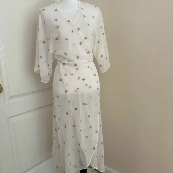 NWT Victoria's Secret White Sheer Long Floral Embroidered Robe, Sz XS/S
