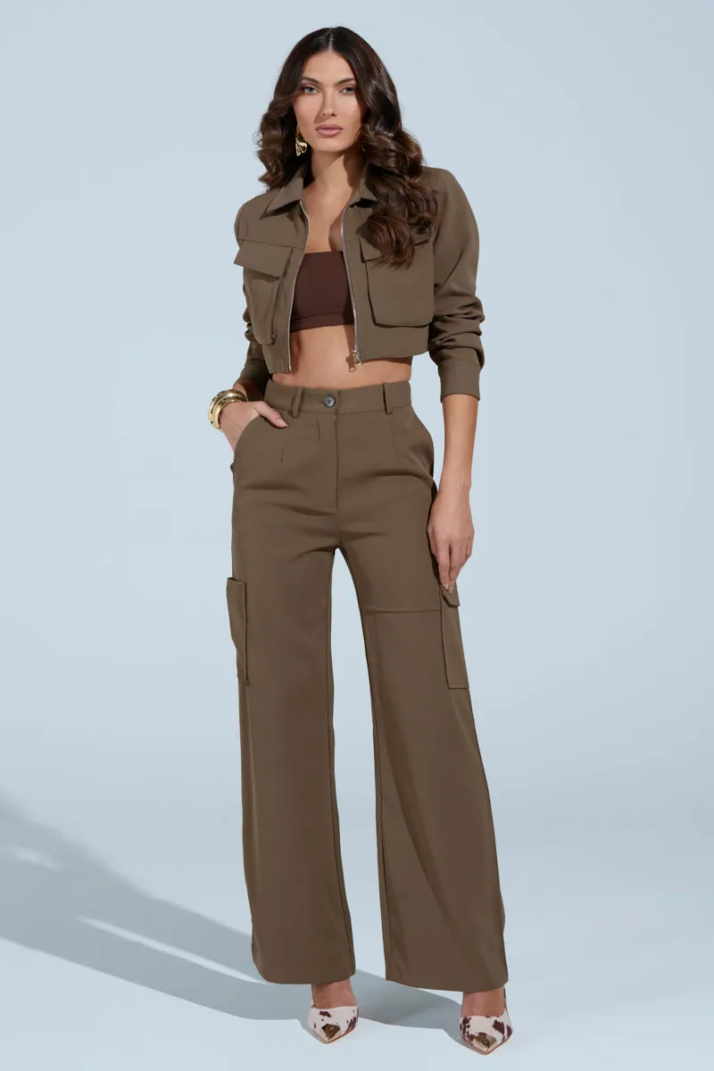 TAKE IT EASY CARGO BOMBER IN TAUPE