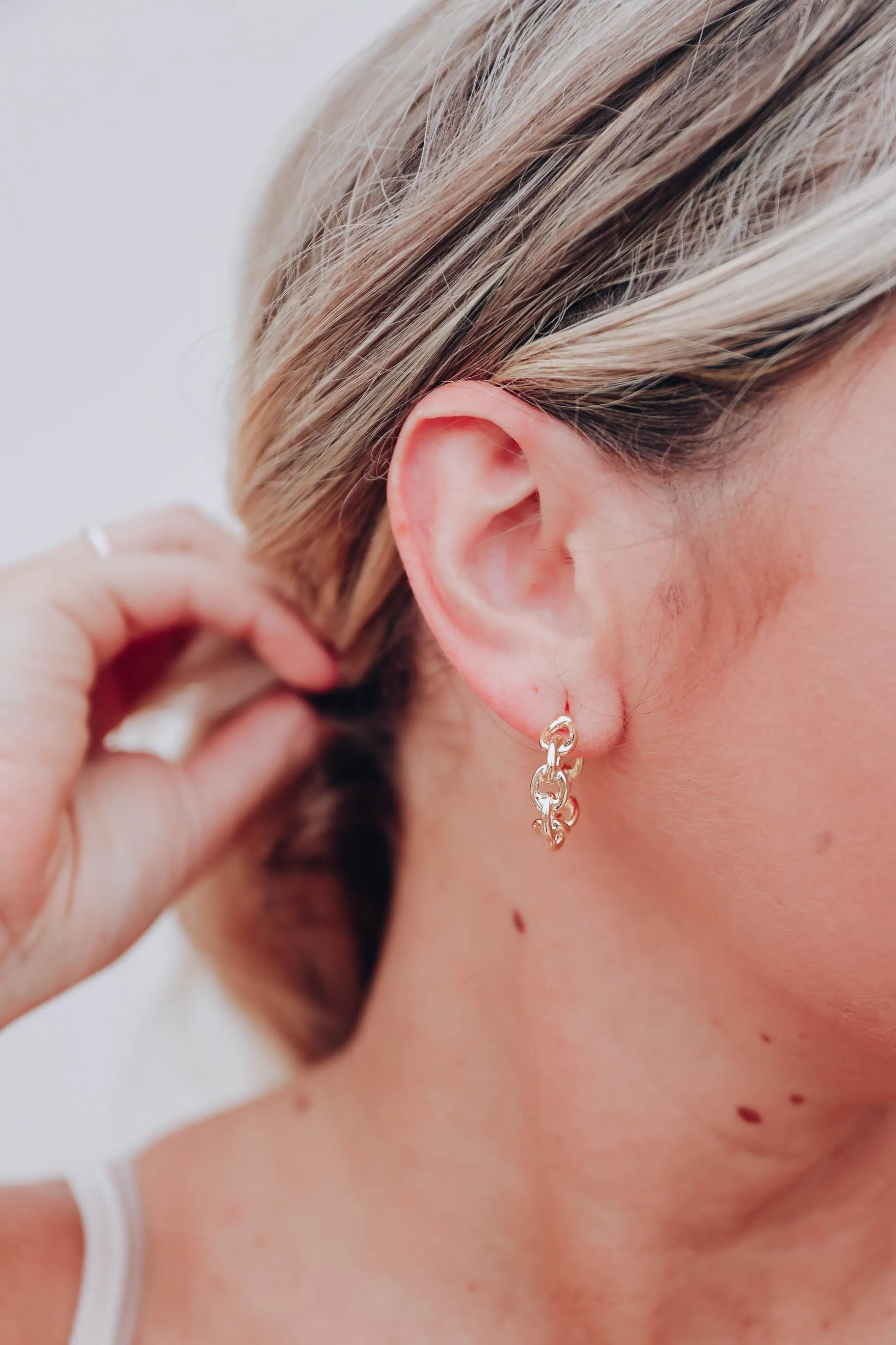 Thalia Chain Link Hoop Earrings - Gold