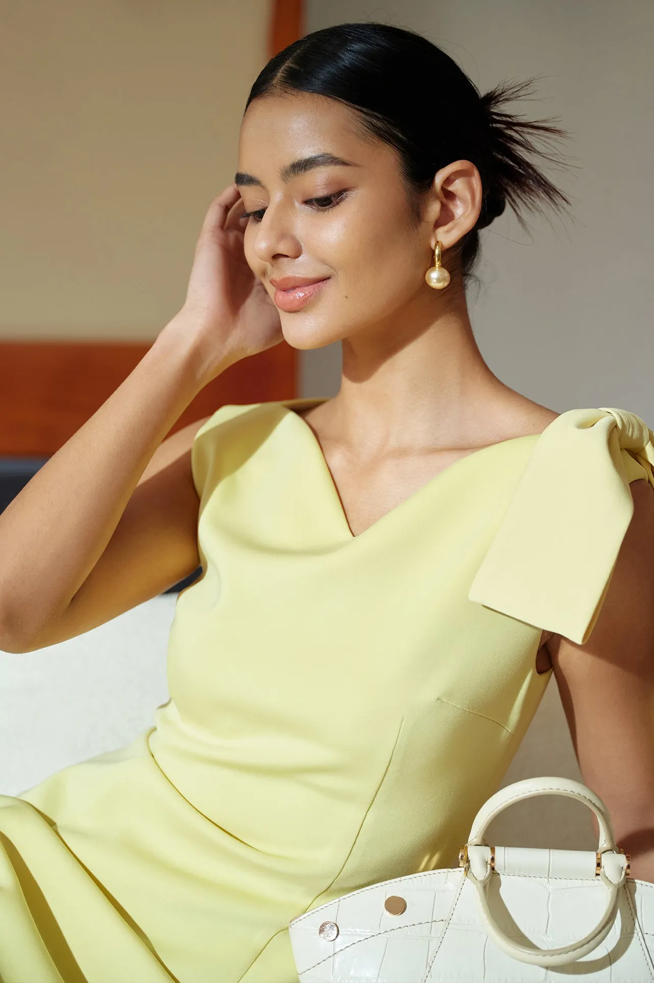 V-NECKLINE DRESS IN YELLOW